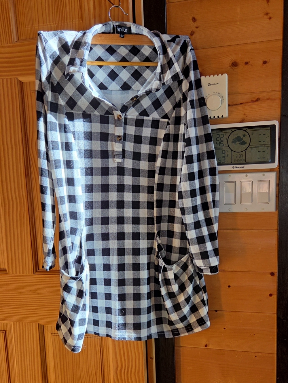 Women's Black & White Plaid Long-Sleeve Top